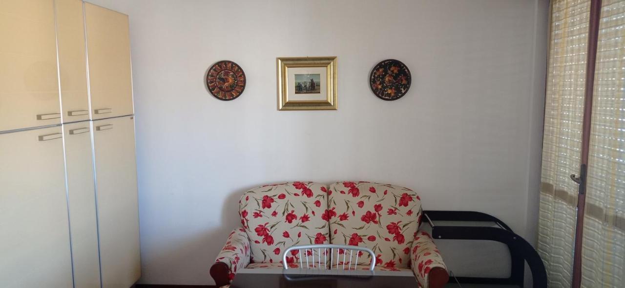 Giangurgolo B&B เรนเด ภายนอก รูปภาพ